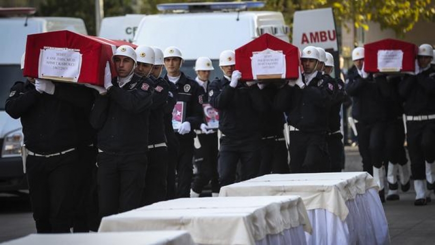 Diyarbakır'dan şehitler törenle uğurlandı