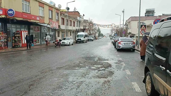 Dicle ilçesinde etkili olan yağmur çiftçileri sevindirdi
