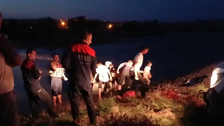 Dicle Nehri’nde mahsur kalan 11 kişilik aile kurtarıldı
