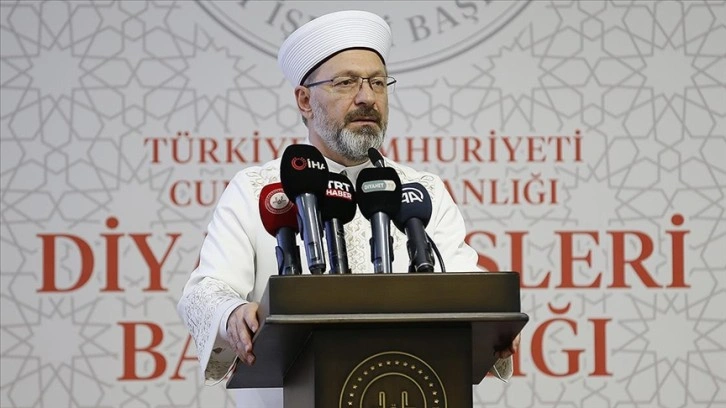 Diyanet İşleri Başkanı Erbaş, depremzedelerle iftarda bir araya geldi