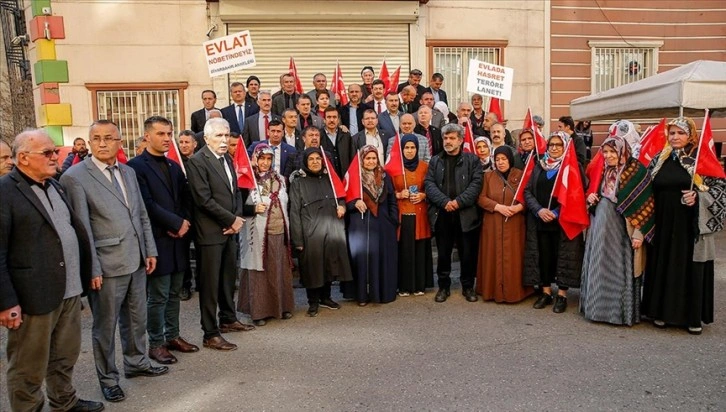 Diyarbakır annelerinin oturma eylemine destek ziyaretleri sürüyor