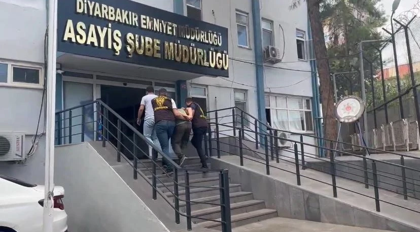 Diyarbakır’da 25 yıl hapis cezası bulunan zanlı, 15 yıl sonra yakalandı
