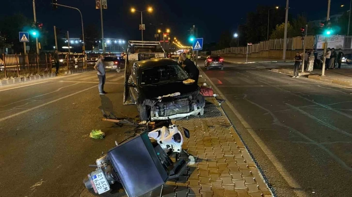 Diyarbakır’da alkollü sürücü, yayalara ve motosiklete çarptı: 5 yaralı
