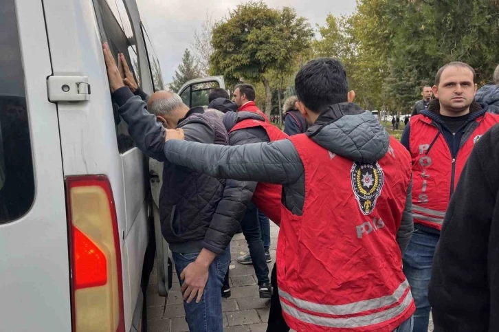 Diyarbakır’da izinsiz gösteri yapan HEDEP ve DBP’lilere polis müdahalesi: 50 gözaltı
