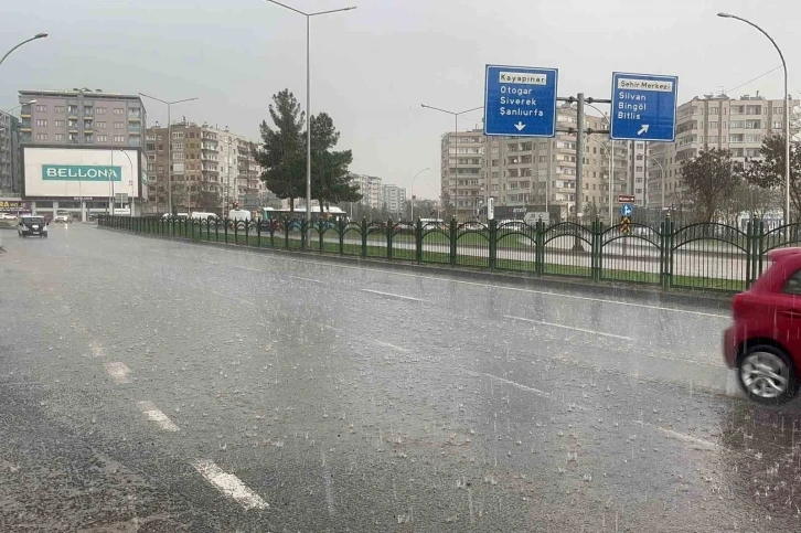 Diyarbakır’da kısa süreli sağanak etkili oldu
