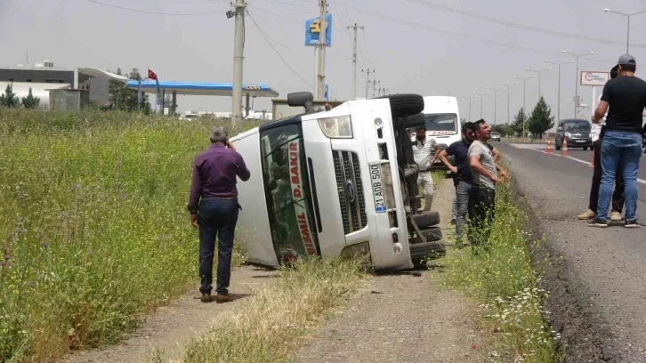 Diyarbakır’da minibüs şarampole yuvarlandı: 7 yaralı
