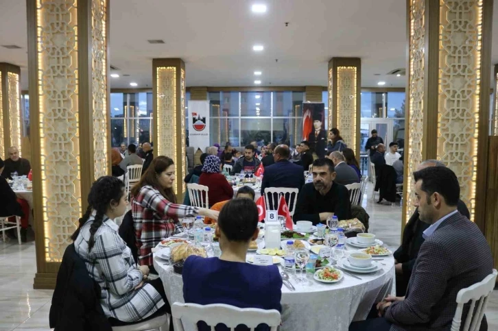 Diyarbakır’da şehit ve gazi ailelerine iftar verildi
