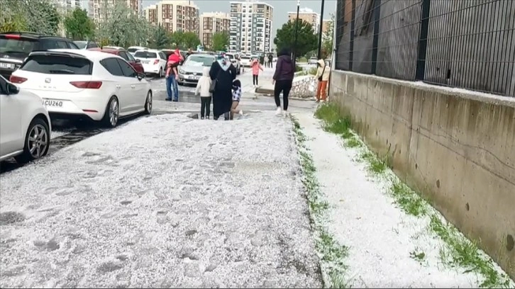 Diyarbakır'da sağanak ve dolu etkili oldu