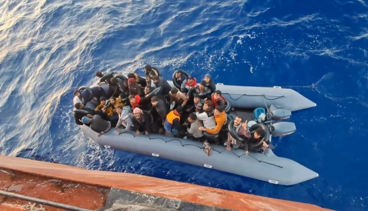 Diyarbakırlı kaptan Girit Adası açıklarında 37 göçmeni kurtardı
