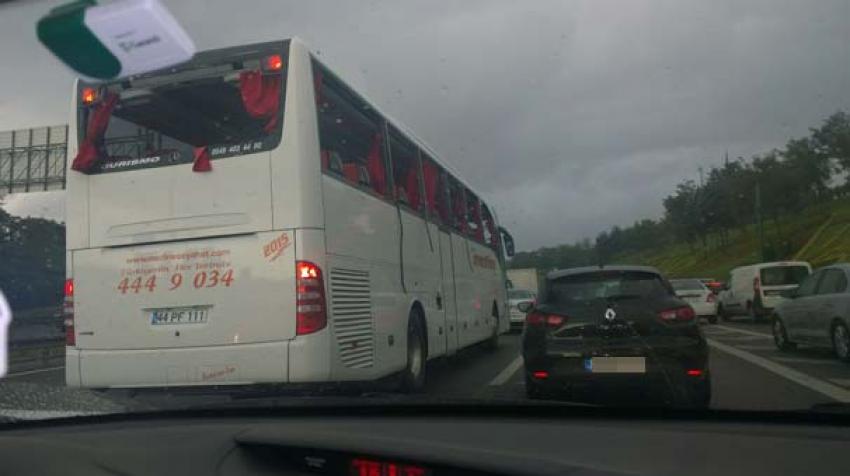 Doğu'dan gelen otobüslere taşlı saldırı