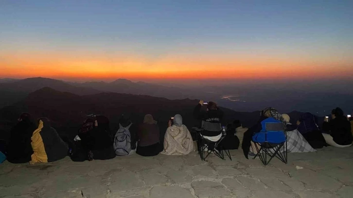 Doğu-Batı Dostluk ve İpek Yolu Rallisi Nemrut’un zirvesinde