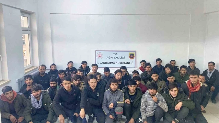 Doğubayazıt’ta 36 kaçak Afganlı yakalandı, 1 kişi gözaltına alındı