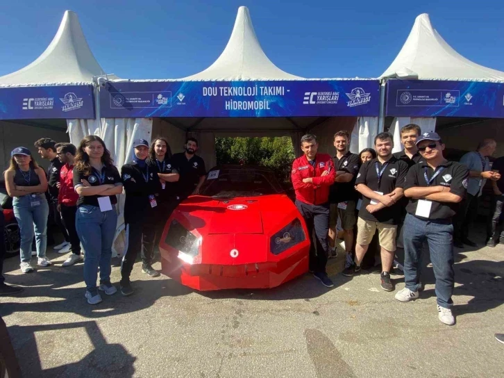 Doğuş Üniversitesi Teknoloji Takımı’nın geliştirdiği "Hidromobil’e Selçuk Bayraktar’dan imza
