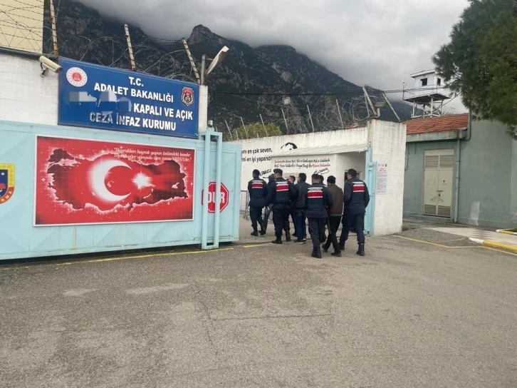 Dolandırıcılık, kasten adam öldürme ve yağma suçlarından aranan 3 şahıs yakalandı
