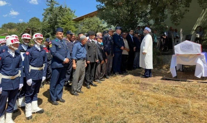 Domaniç’te vefat eden Kıbrıs gazisi Şerif Kaptan toprağa verildi
