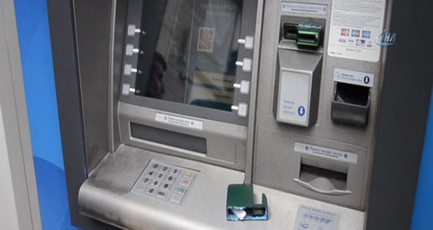 Dolandırıcıların ATM’ye kurduğu düzeneği vatandaş fark etti