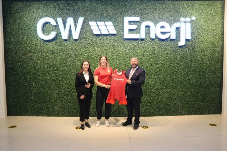 Dünya şampiyonu milli güreşçi, sponsoru CW Enerji’yi unutmadı
