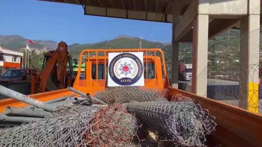 Otoyoldaki tel ve demir çitleri çalan 2 şüpheli yakalandı