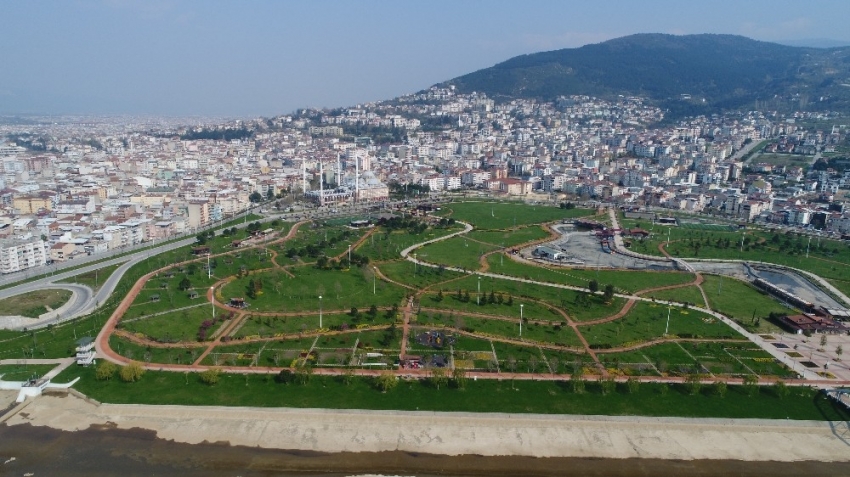 Bursa’nın en büyük kent parkı da sessizliğe gömüldü