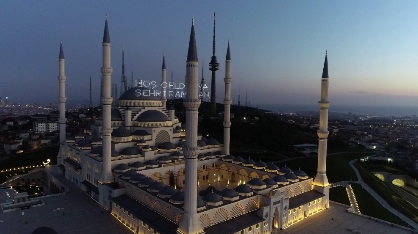 Ramazanın ilk gününde Çamlıca Camii havadan görüntülendi