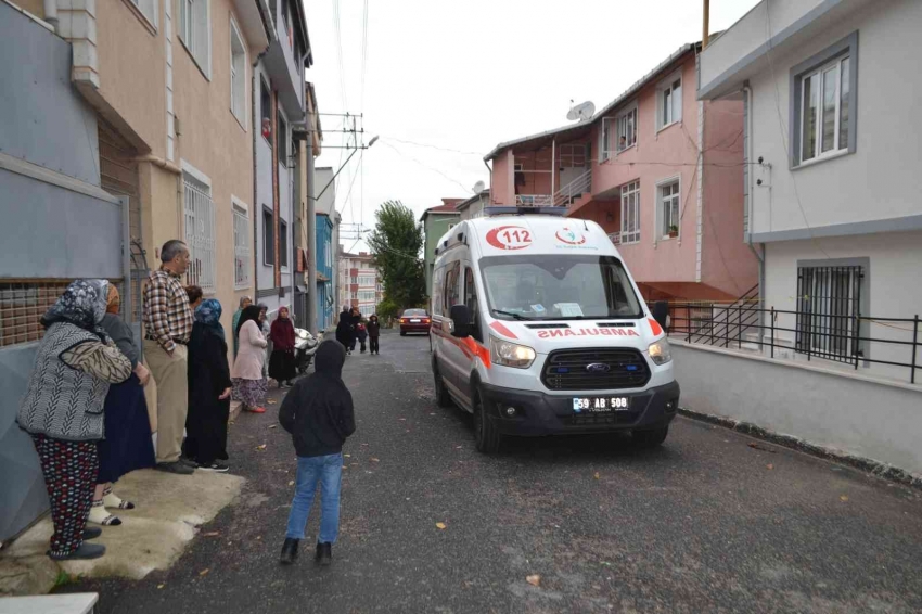 Çatı katına çıkarken düşüp yaralandı