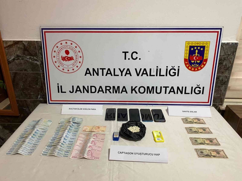 Uyuşturucu satıcıları jandarmadan kaçamadı