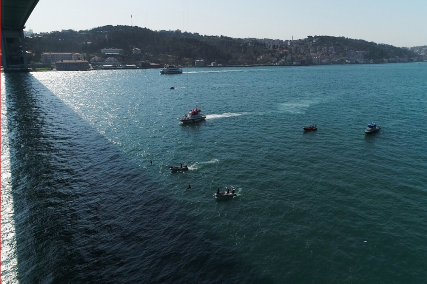 Kadın komandolar İstanbul Boğazı’na halatla indi