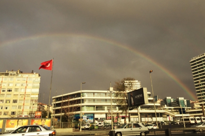 İstanbul’da gökkuşağı sürprizi