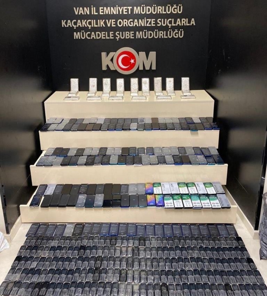 Çok sayıda gümrük kaçağı malzeme ele geçirildi