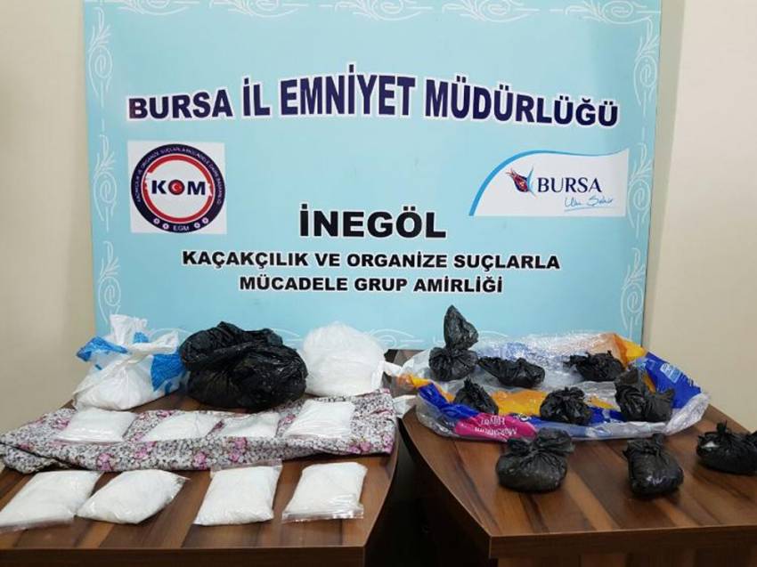 Bursa'da genç kızın iç çamaşırından, ninenin belinden uyuşturucu çıktı