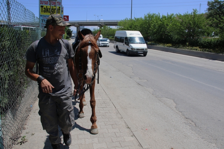 Atıyla beraber askere gitmek için Sivas’tan yola koyuldu