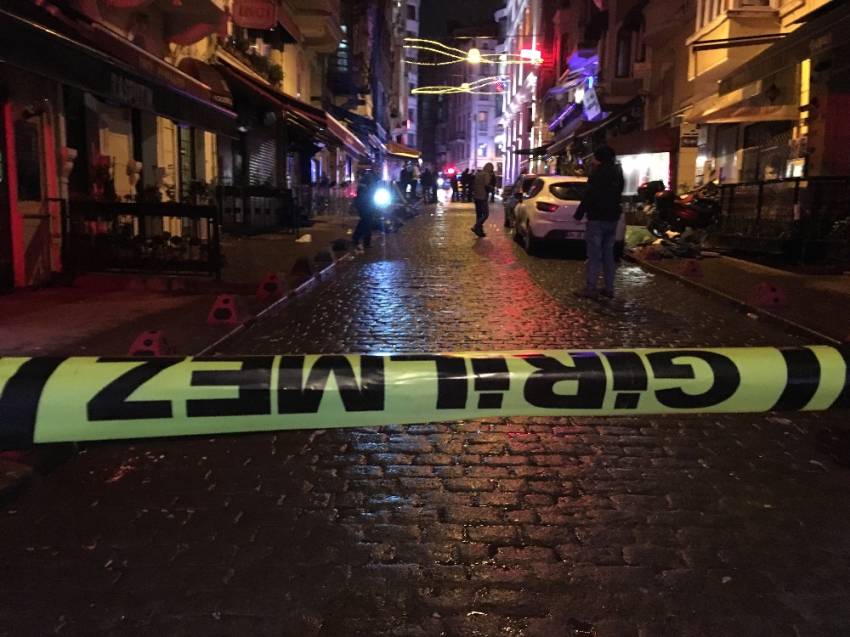 İstanbul'da silahlı kavga: 1’i polis 4 yaralı