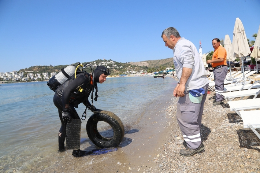 Bodrum’da deniz dibi temizliği sürüyor