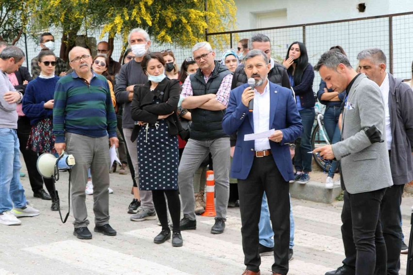 Öğrenci yakını bir öğretmeni darp etti