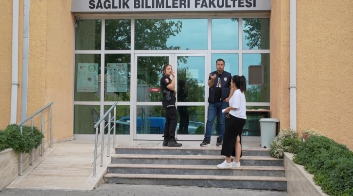 Edirne’de KPSS’ye geç kalan adaylar içeri alınmadı
