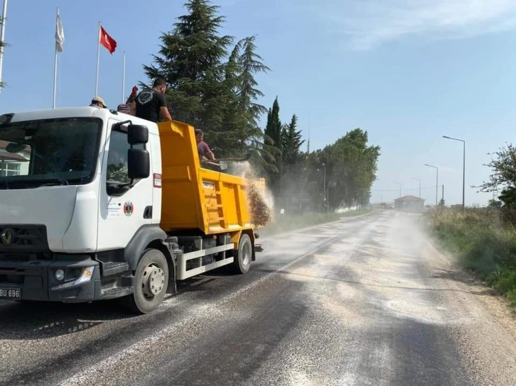 Edirne’de mucur asfalt sıcaktan eridi
