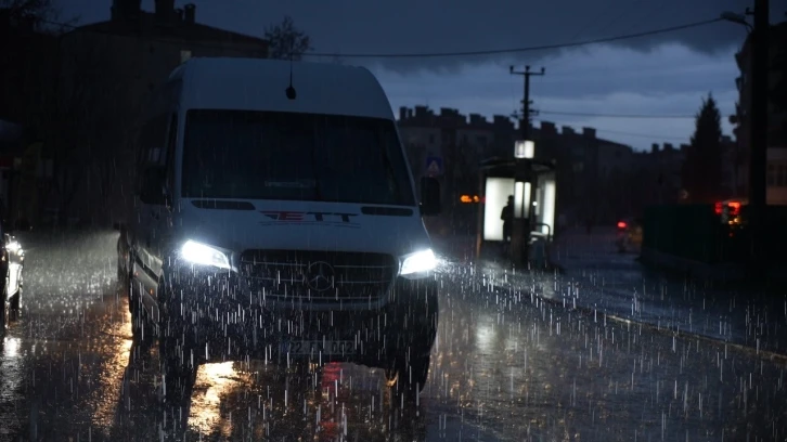 Edirne’de sağanak ve dolu etkili oldu
