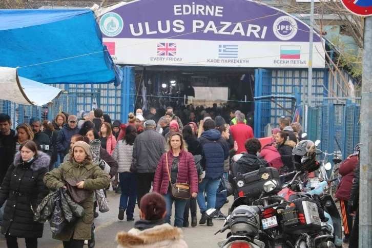 Edirne’ye akın eden Bulgarlar esnafın yüzünü güldürdü