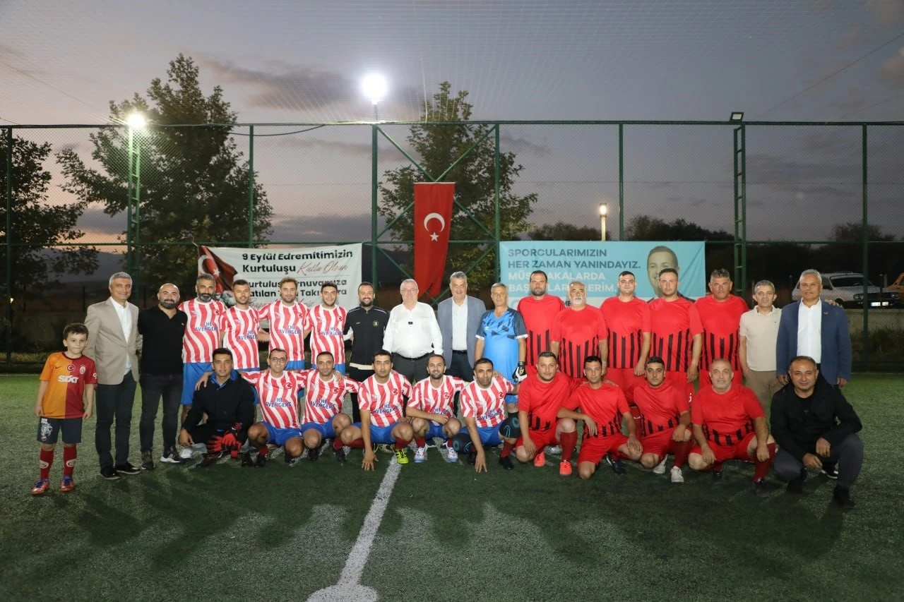 Edremit Belediyesi Cumhuriyet Kupası futbol turnuvası başladı
