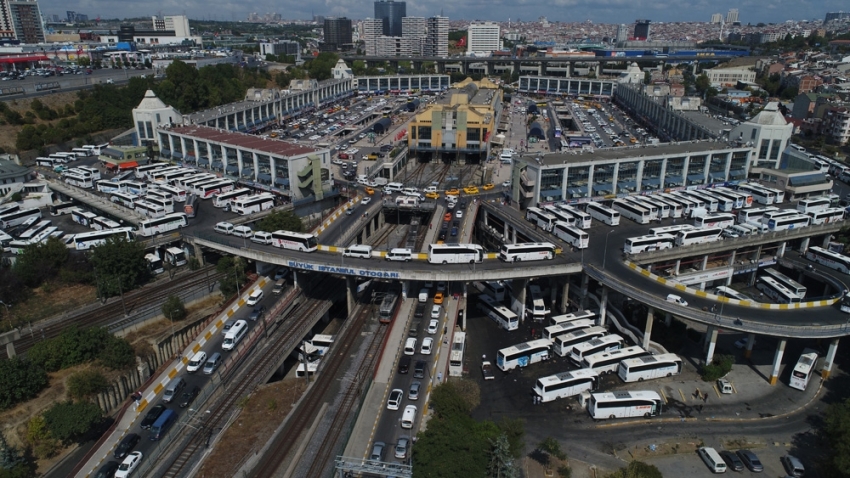 Okula dönüş yoğunluğu otogarda uzun kuyruklar oluşturdu