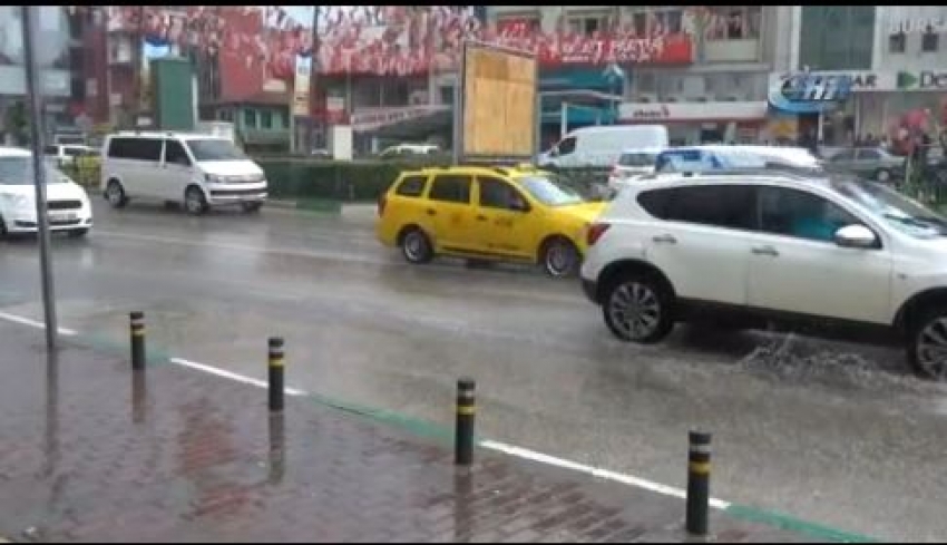 Bursa’da kısa süren yağış hayatı olumsuz etkiledi