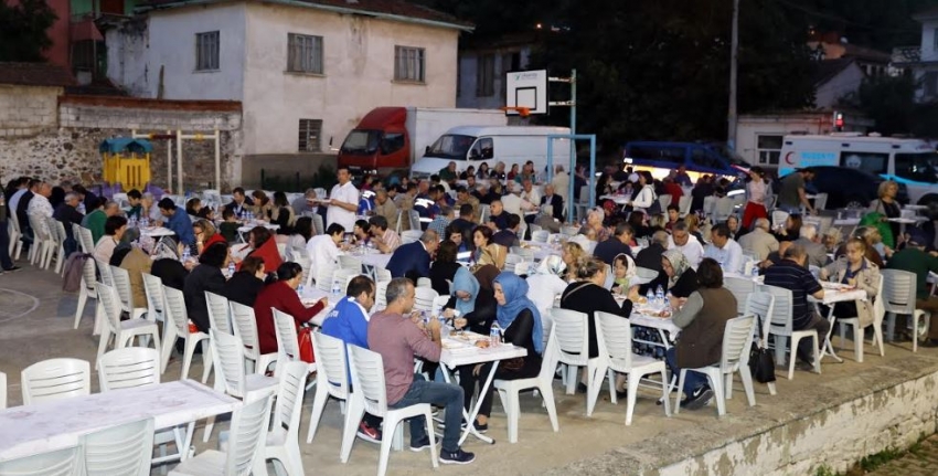 Mudanyalılar iftar sofralarında buluşuyor