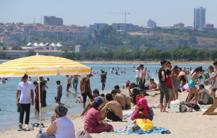 Plajlara akın ettiler! Yoğunluk böyle görüntülendi...