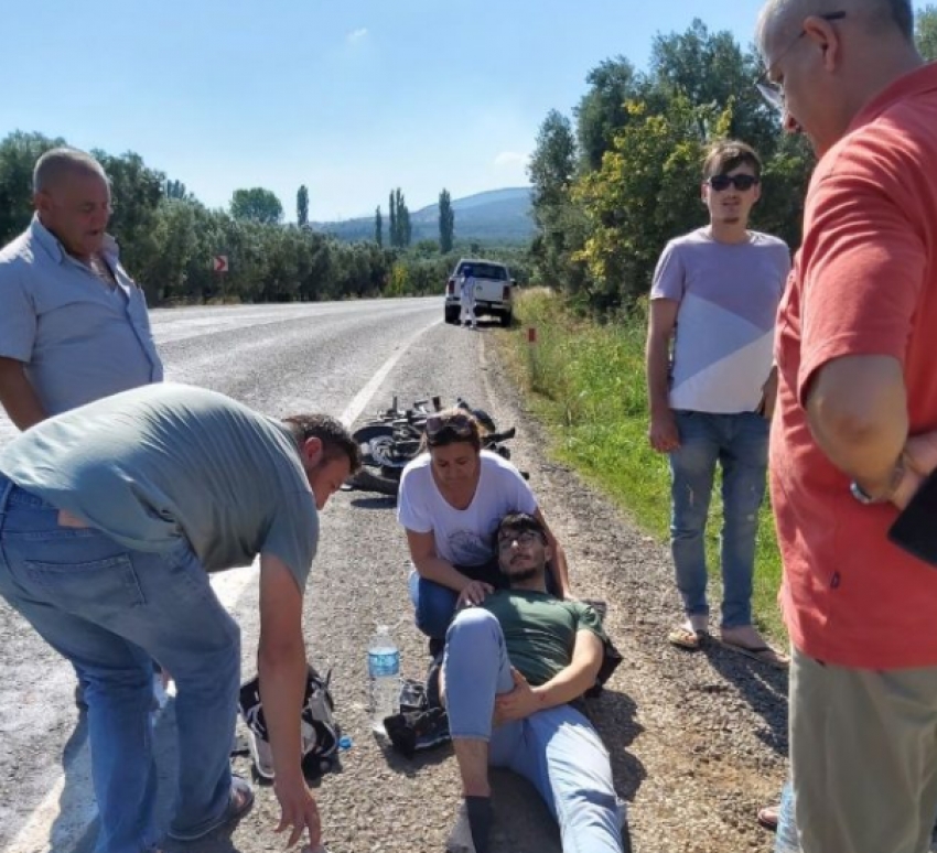 Ailesini ziyaret etmek için yola çıkan genç kaza geçirdi