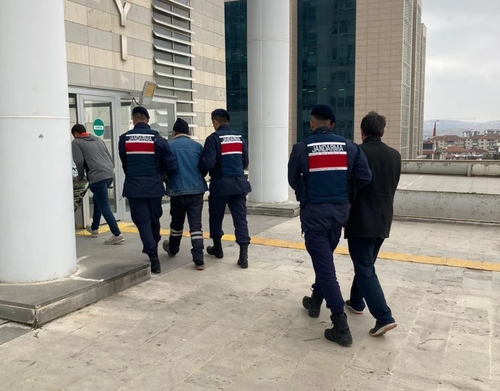 Elazığ’da aranan 2 şüpheli yakalandı
