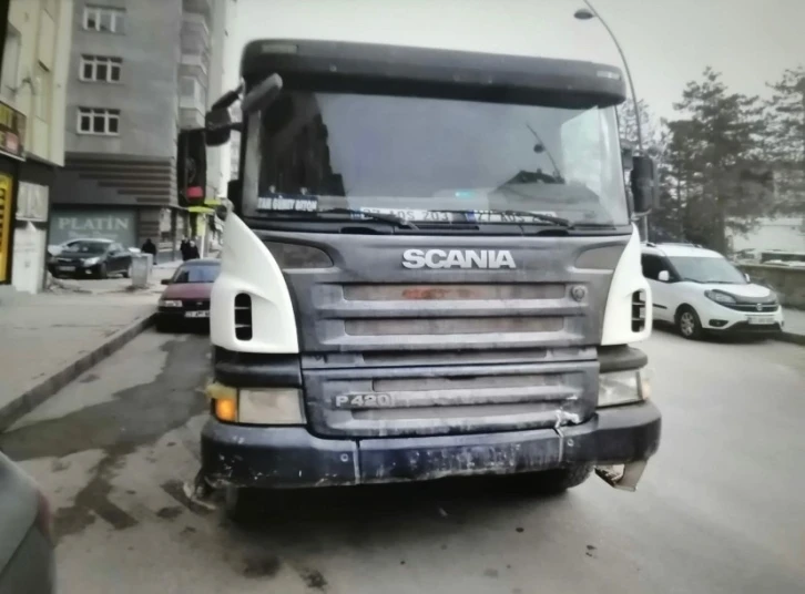 Elazığ’da beton mikserinin çarptığı yaya yaralandı
