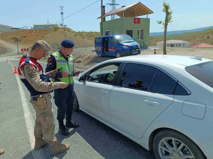 Elazığ’da huzurlu sokaklar narkotik uygulaması: 3 bin 692 kişi sorgulandı, 33 şahıs yakalandı
