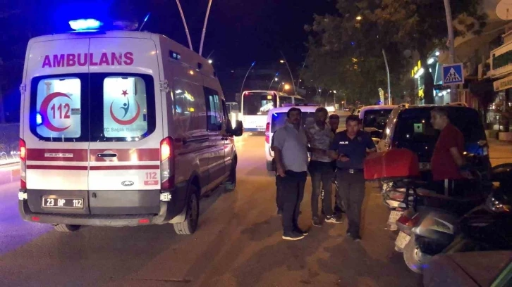 Elazığ’da motosiklet yayaya çarptı: 2 yaralı
