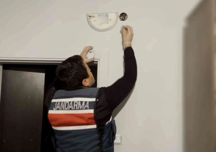 Elektrik buatından uyuşturucu çıktı: 3 gözaltı
