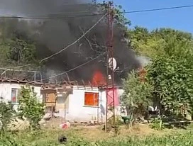 Bursa'da elektrik kontağından çıkan yangın evi küle çevirdi